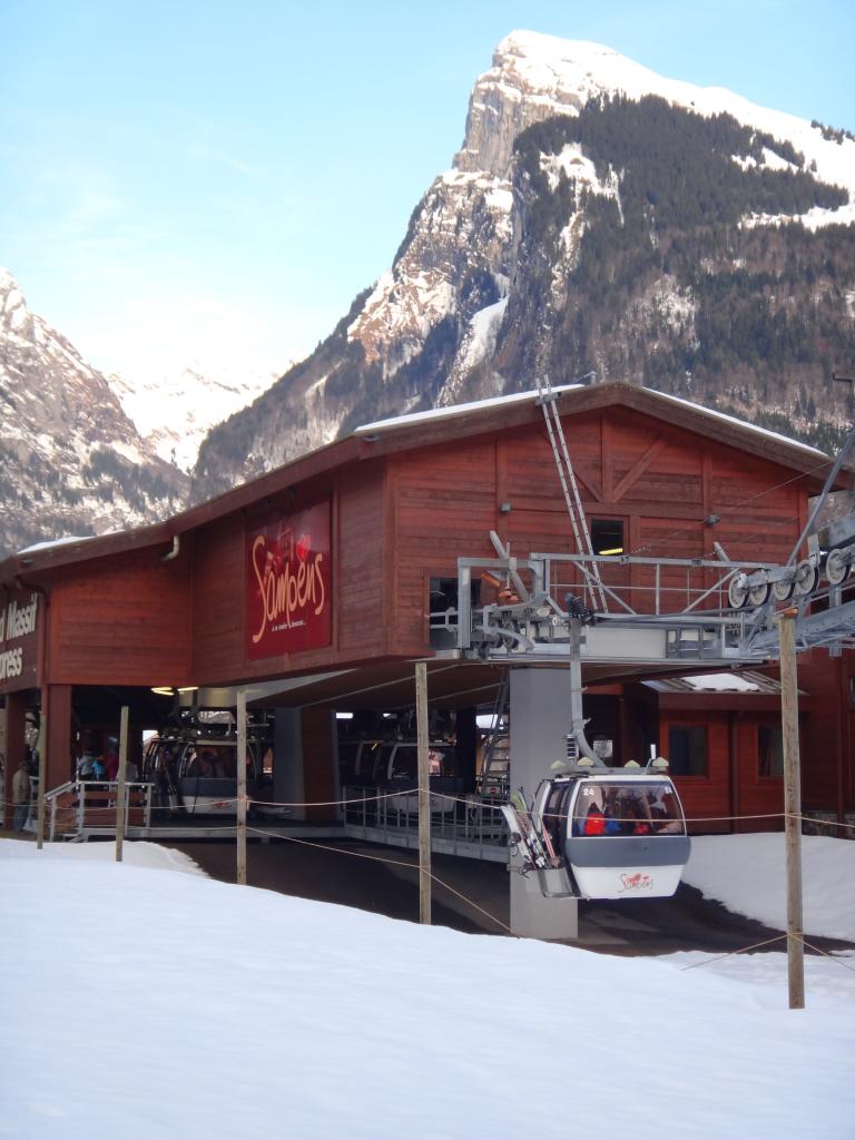 Le GME (Grand Massif Express) au départ de Samoëns