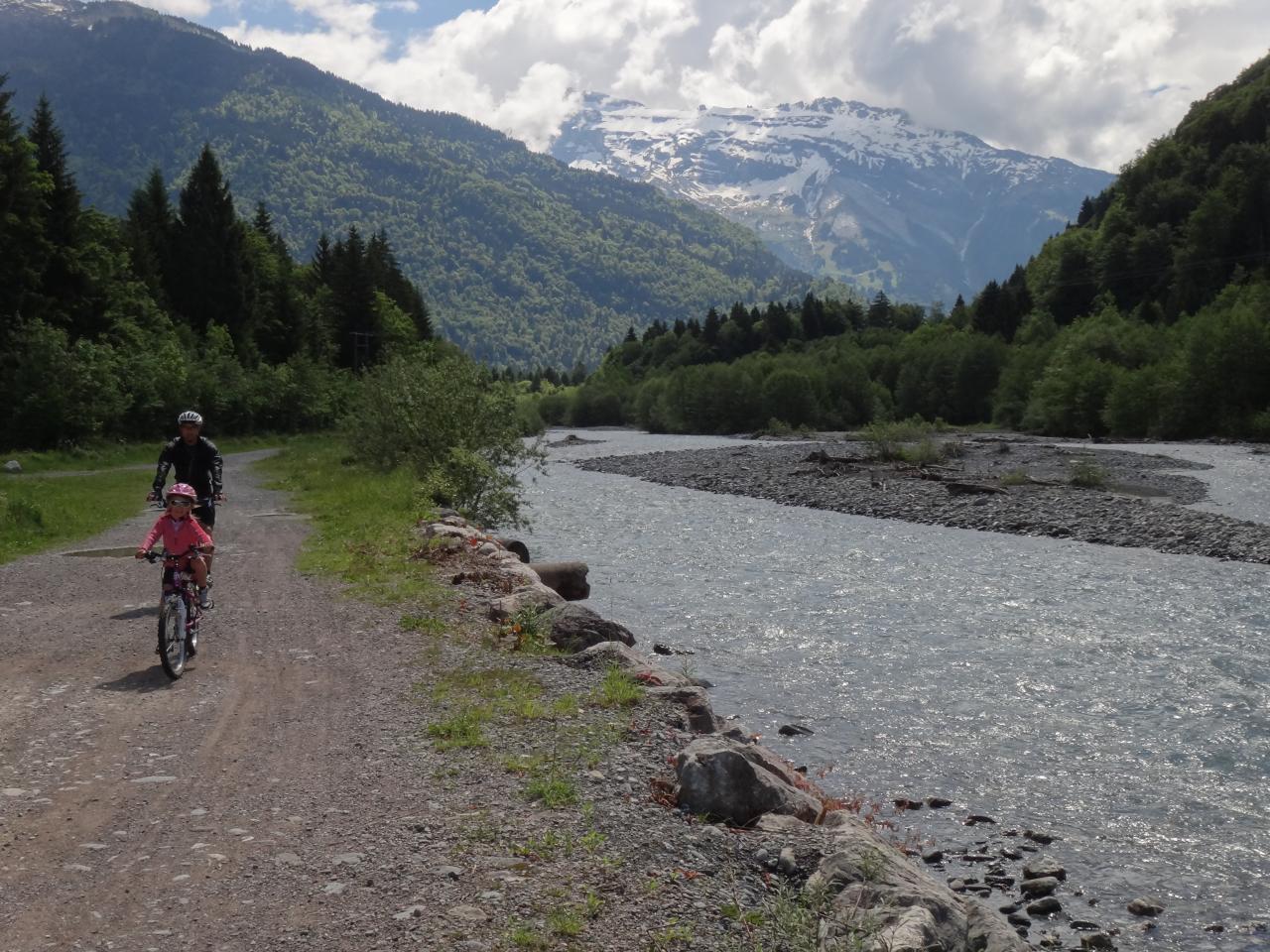 VTT facile le long du giffre